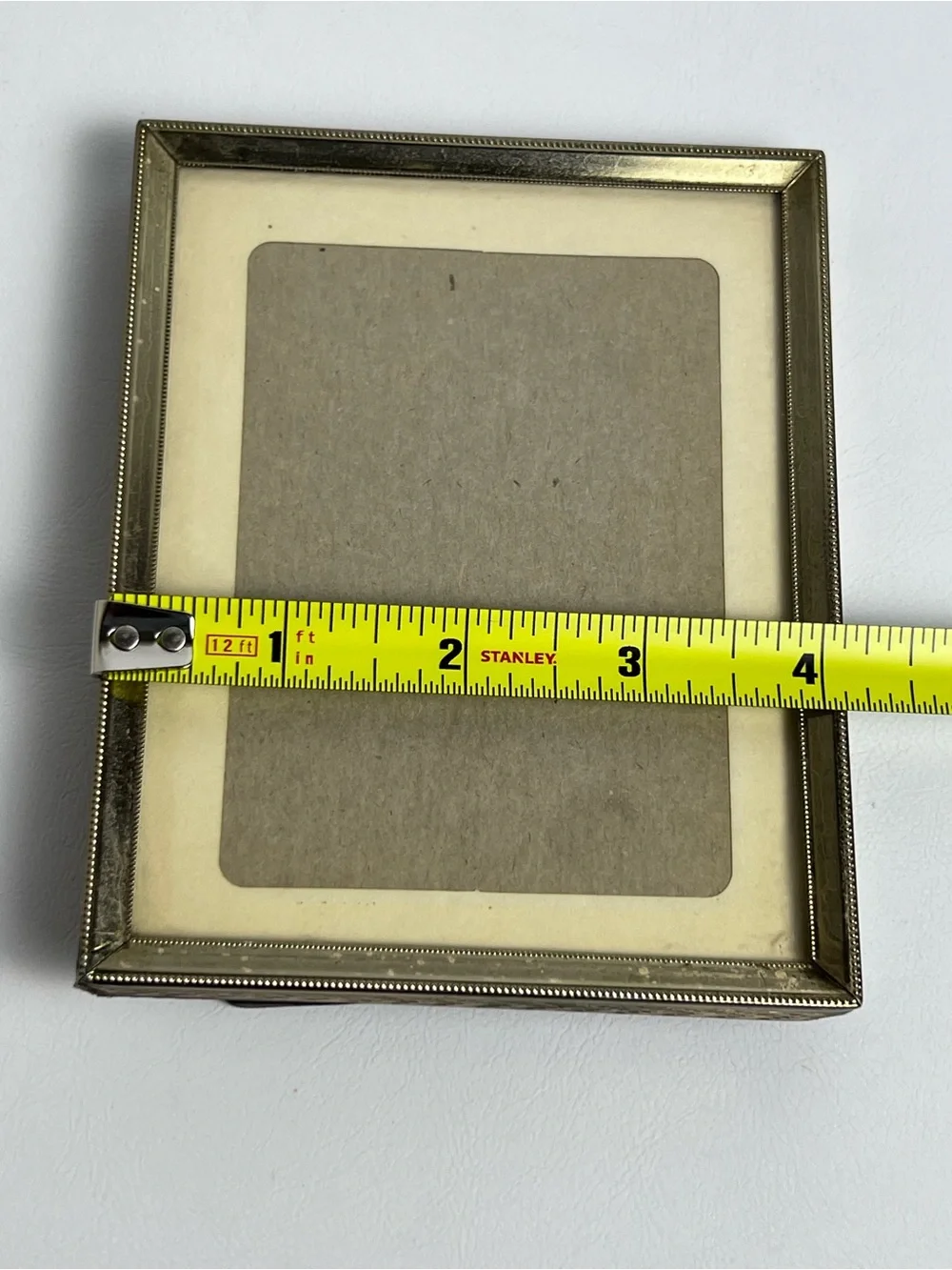 VTG 4 x 5 Gold Tone Metal Brass Ornate Tabletop Picture Frame Textured Edges